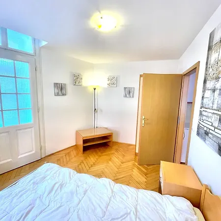 Apartment Topel Dom V Srediscu Mesta 2 *