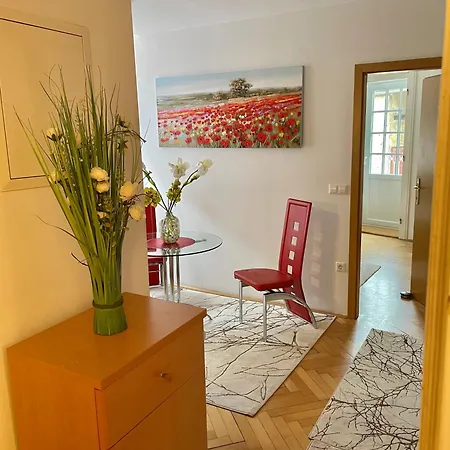 Topel Dom V Srediscu Mesta 2 Appartement *